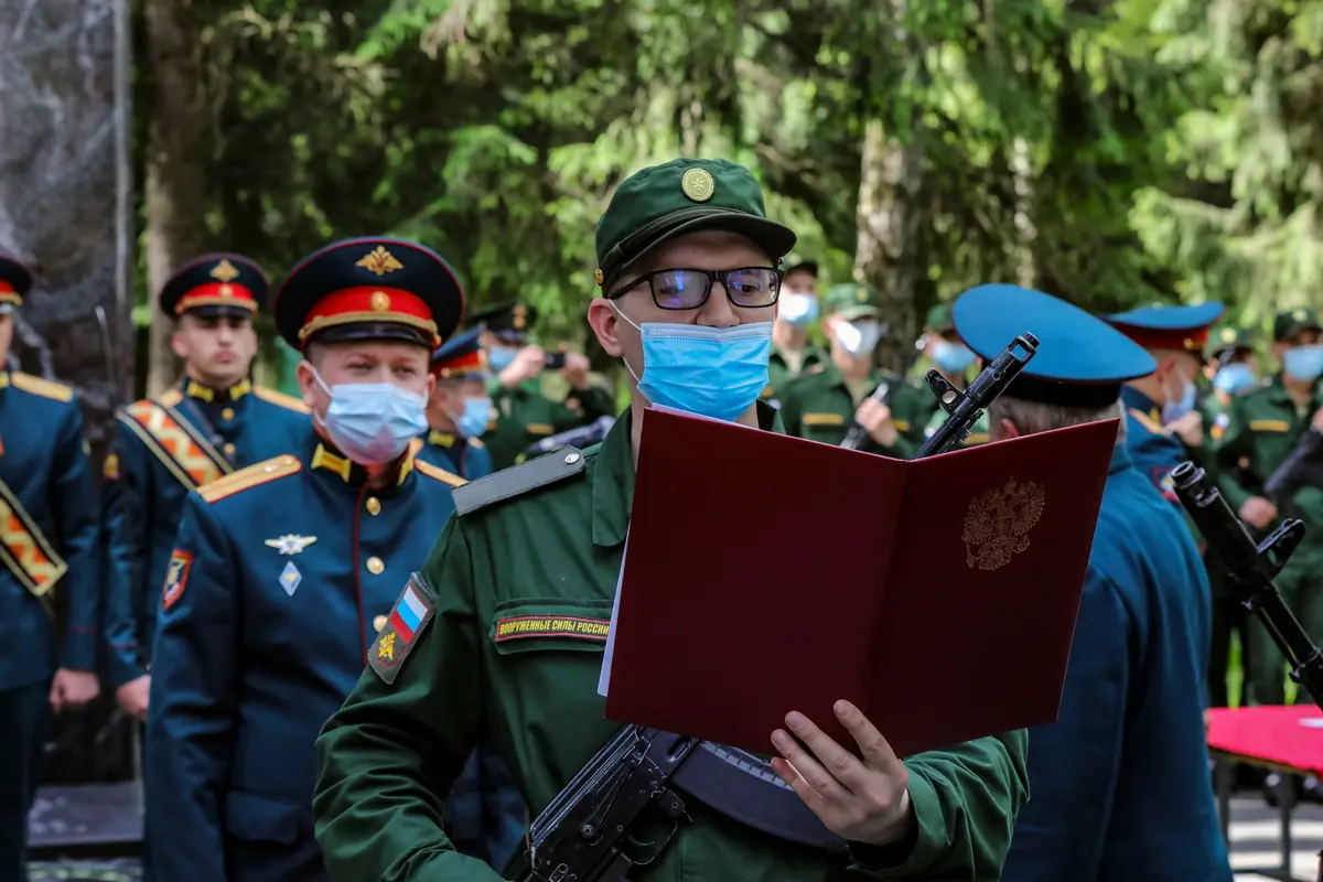 На присягу или к военнослужащему в Сосновый Бор: как планировать поездку, когда время встречи может сдвинуться